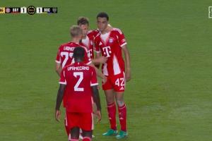 官方网址-坏了穆西亚拉替补登场又伤退,基米希指着小腿&队友集体安慰