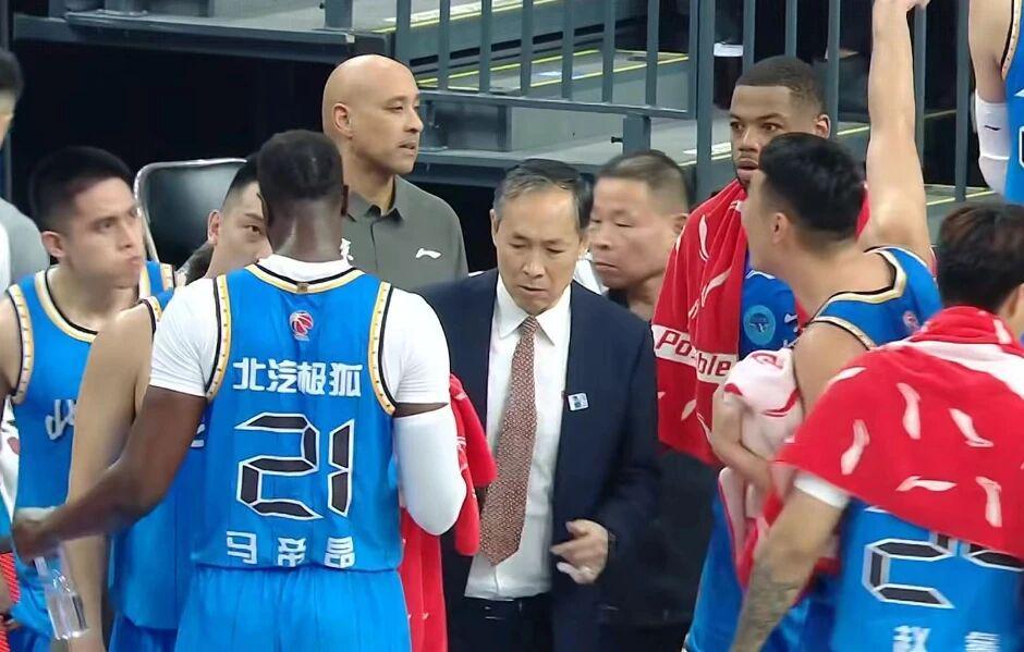 游戏模拟器下载-北京男篮翟晓川受伤 麦考尔崔永熙一对一特训 北控朱松玮阶段报销