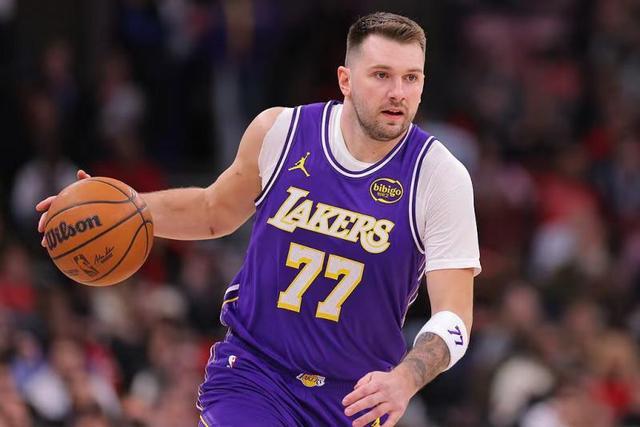 NBA|东契奇赛季第八次单场40+,詹姆斯半场20+成41岁首人